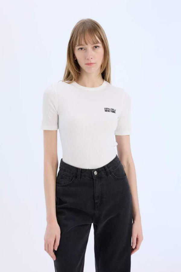 Resim Defacto Kadın Kısa Kol T-shirt E5068AXER105