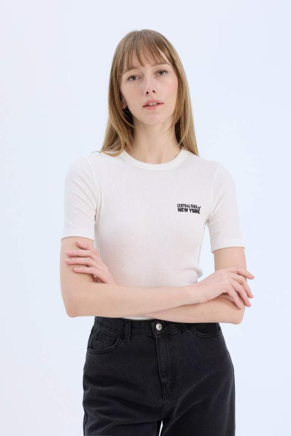 Resim Defacto Kadın Kısa Kol T-shirt E5068AXER105